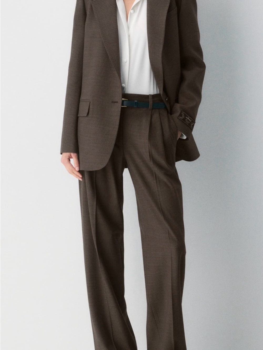 Aritzia Effortless Pants - Low-Rise Size 6